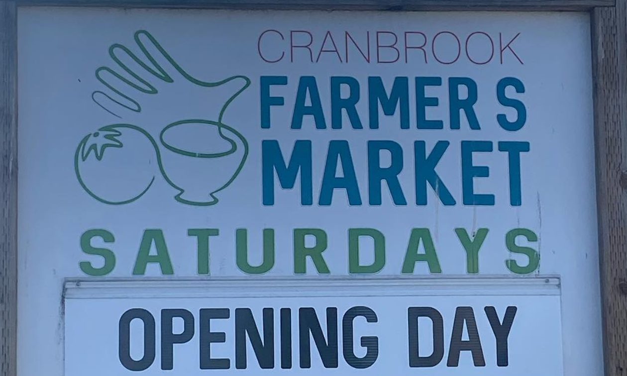 Cranbrook Farmer's Market sign.