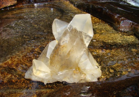 Kootenay quartz shaped like an X.