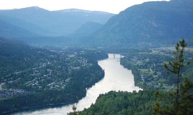 A wide angle shot of Castlegar from up on a mountain.