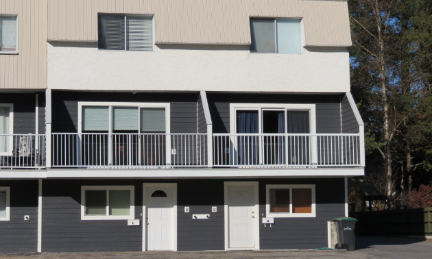 The front of a recently completed apartment building. 