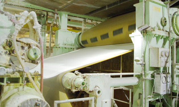 The second section of the pulp machine is where the wet fibre web passes between large rolls loaded under high pressure to squeeze out as much water as possible. The sheet is supported by press felts that maximize water absorption. Fibre-to-fibre bonding is improved, which increases the sheet's strength.