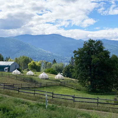 Views of the glamping tents with scenic mountain views. 