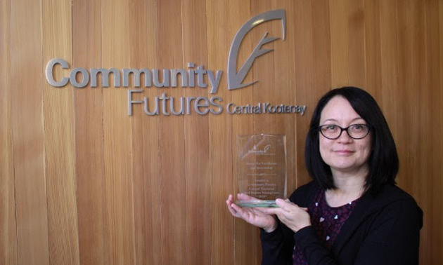 Janeen Mather, Community Futures Central Kootenay Small Business Training Centre Coordinator with the CFBC 2018 Award for Excellence and Innovation. 
