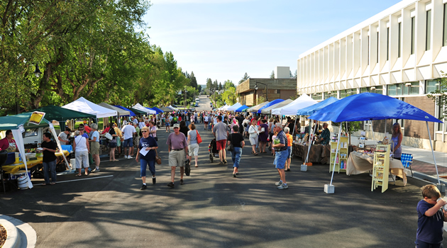 A picture of the Cranbrook, B.C. farmers market.