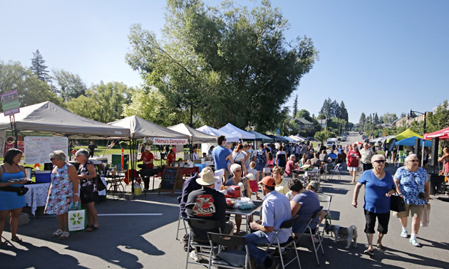 Crowd of people strolling through Farmer's Market. 