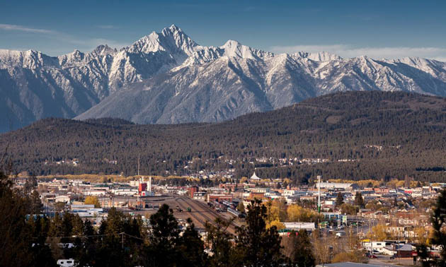 Scenic view of Cranbrook and distant mountains. 