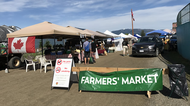 A picture of the Creston, B.C. farmers market.