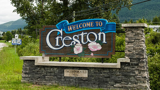 Picture of Creston, BC welcome sign. 