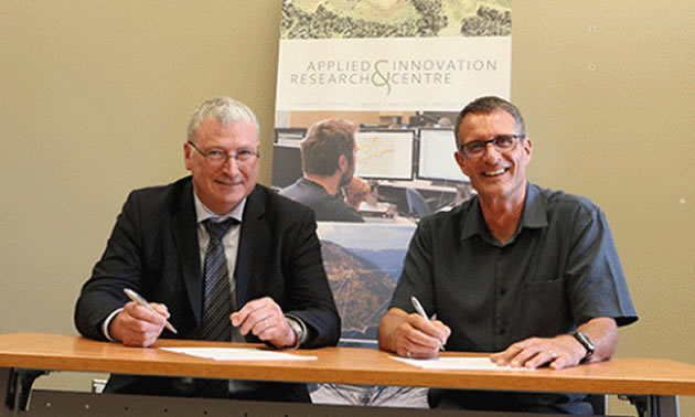 Selkirk College President Angus Graeme (right) and International Academic Pathways Officer Cyril Gavaghan of the Institute of Technology Tralee sign a Memorandum of Understanding. 