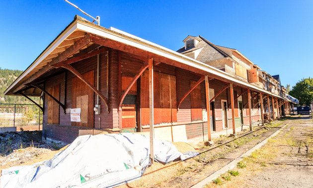 Photo of the CP rail station building 