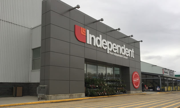 Picture of front of the new Independent Grocer in Creston. 