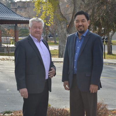 Lee Pratt (L) is the mayor of Cranbrook and David Kim is the city's CAO.