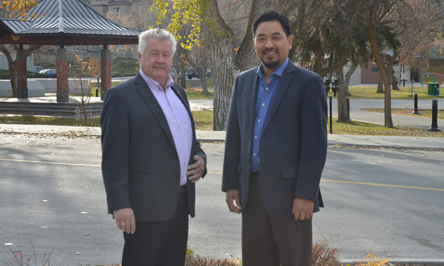 Lee Pratt (L) is the mayor of Cranbrook and David Kim is the city's CAO.