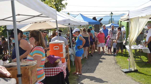 A picture of the Radium, B.C. farmers market.