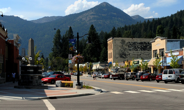Rossland's main street is a picturesque area lined with businesses and greenery. 
