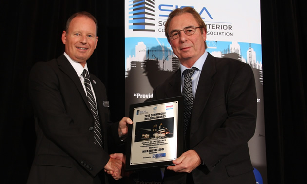 VVI Project Manager Bruce Walker receives award from SICA