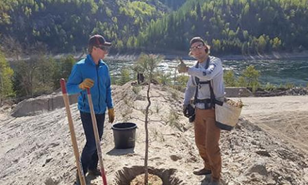 Students in the Selkirk College Integrated Environmental Planning and Forestry Programs restore reptile habitat at the Silver City Trap Club.