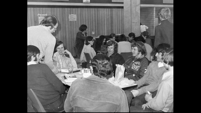 Students eating lunch in the Castlegar Campus cafeteria in the late-1960s.