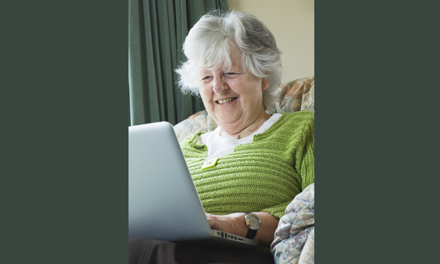 women using laptop