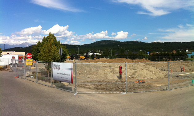 Photo of the new Sports Check and Dollar Tree building site