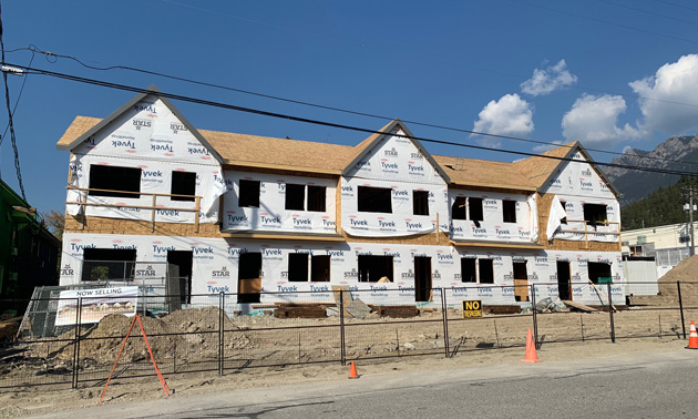 Photo showing building in progress. 