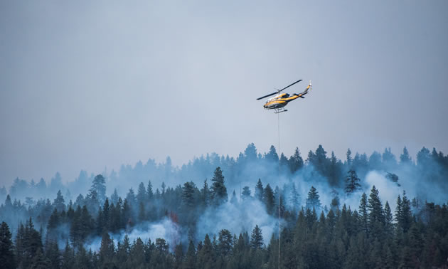 Helicopter fighting the Syringa Creek Wildfire.