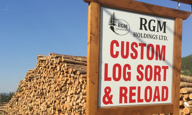Sign for the custom log sort and reload centre in Yahk. 