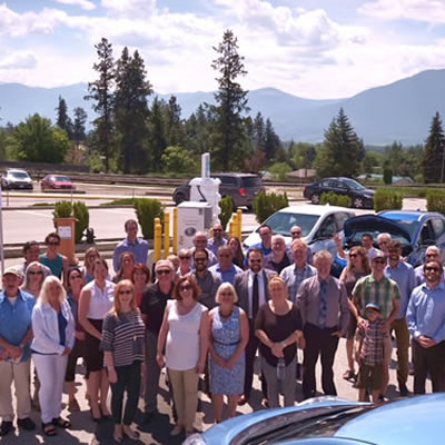 Over 40 delegates joined Hon. Michelle Mungall, Minister of Energy, Mines and Petroleum Resources, in the Town of Creston to celebrate the Accelerate Kootenays electric vehicle charging network.