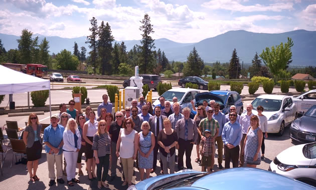 Over 40 delegates joined Hon. Michelle Mungall, Minister of Energy, Mines and Petroleum Resources, in the Town of Creston to celebrate the Accelerate Kootenays electric vehicle charging network.