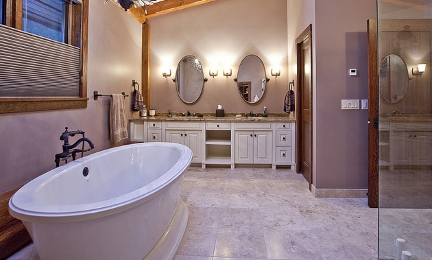 A spacious bathroom in the award winning home Larsen Whelan Enterprises Ltd built.