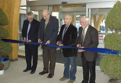 Dr. Nick Rubidge, MP Jim Abbott, MLA Bill Bennett and COTR chair, Alex Jensen, cut the ribbon