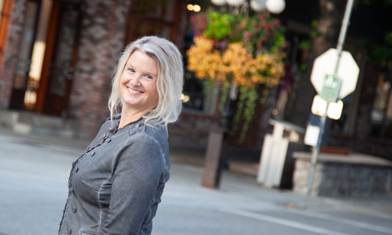 Fern Sabo wearing a grey shirt, professional portrait shot