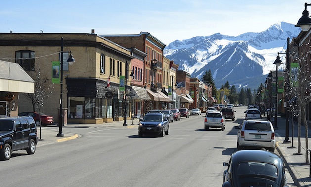 Downtown fernie with the backdrop of a snowy ski hill. 