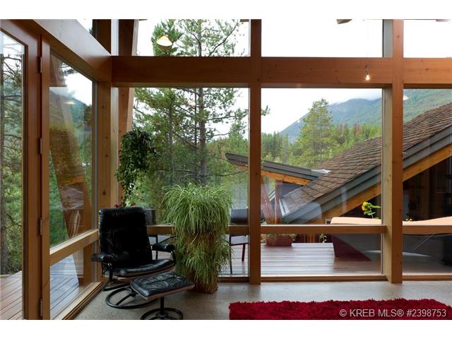 Sitting room surrounded by windows 