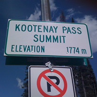 Kootenay Pass Summit sign