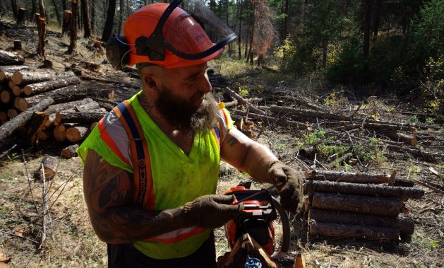 Student, Les Pike with a  chainsaw. Robert Hawkins photo