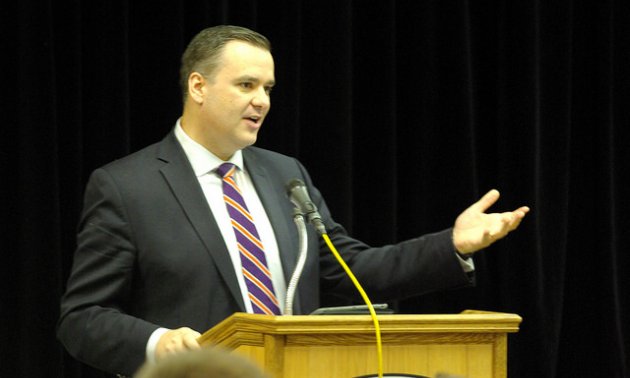 Minister of Industry James Moore speaking at Cranbrook Chamber luncheon. Robert Hawkins photo