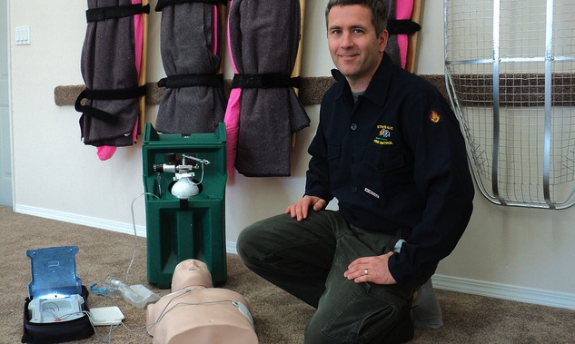 Mike Effray of Strategic Fire Control demonstrating first aid.
