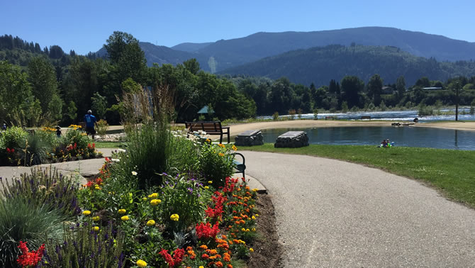 Picture of the riverside ponds in Castlegar's Millennium Park. 