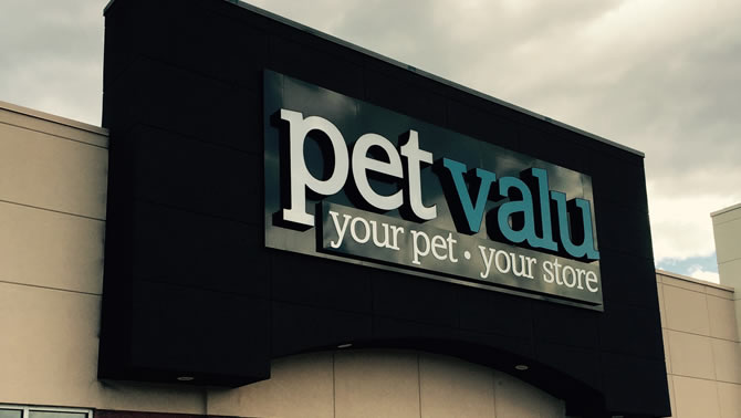Picture of the outside of the new Pet Valu, in Cranbrook, B.C. 