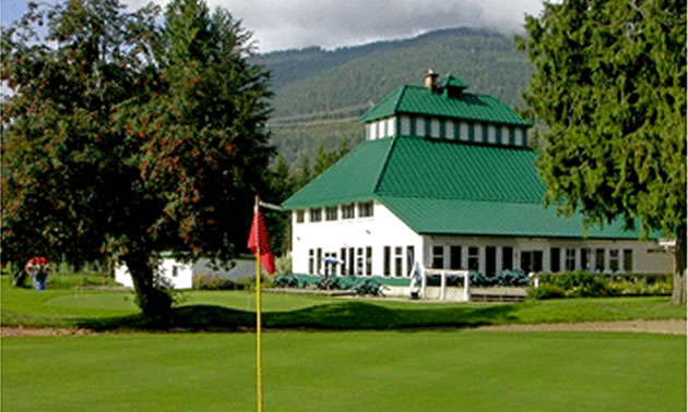 Picture of the Revelstoke Golf Club clubhouse. 