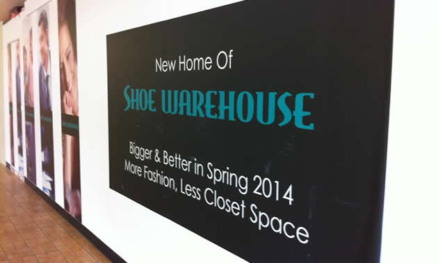 Photo shoe warehouse sign