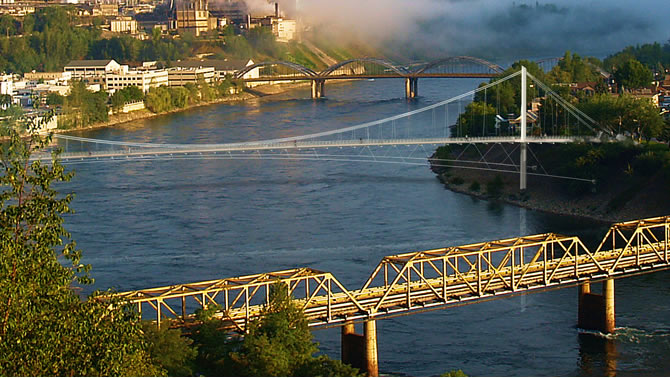 Picture of bridges that span the Columbia River in Trail, B.C. 