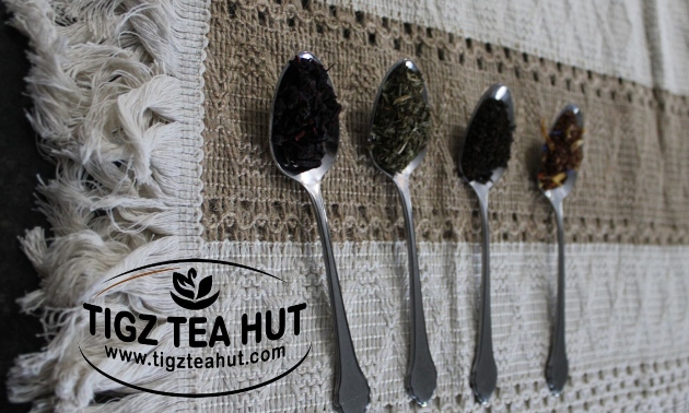 four spoons, each with a different kind of tea inside